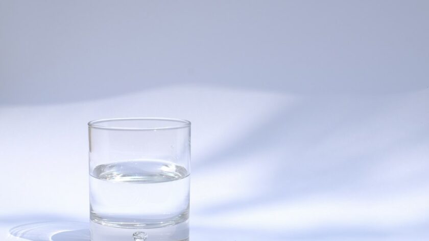 Glass of collagen peptide drink