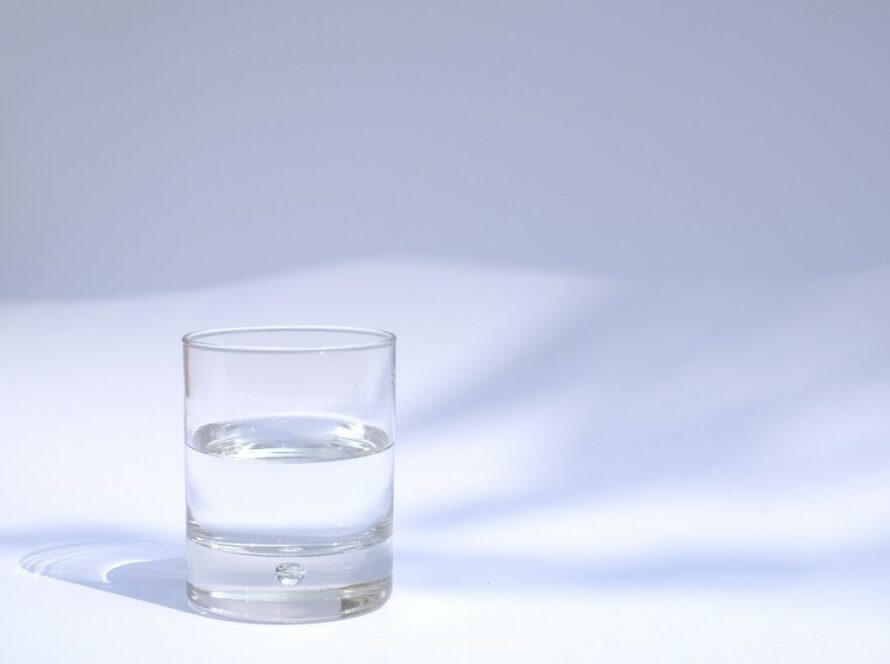 Glass of collagen peptide drink