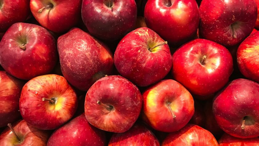 Red apples, a food source of quercetin